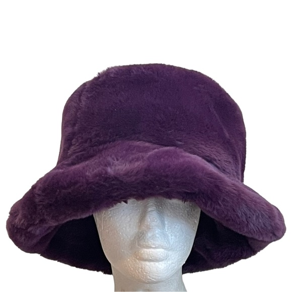 NWOT Trending Faux Fur Bucket Hat Wine Purple Warm Fuzzy Fluffy Winter Hat - Picture 2 of 4